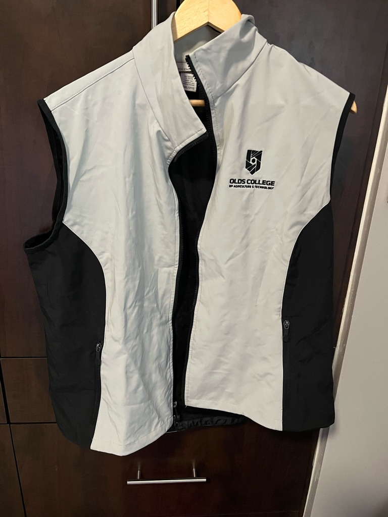 Olds College Two-Tone Women's Softshell Vest In Light Gray And Black